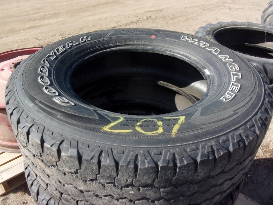 4 - LT275/70R/18