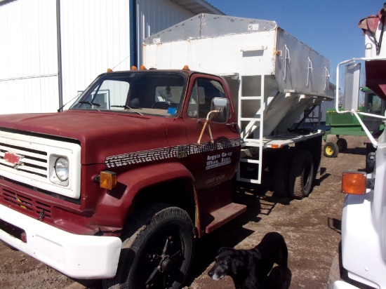 1975 CHEV. C-65 S.A. TENDER TRUCK, 366, 5x2, 10T box