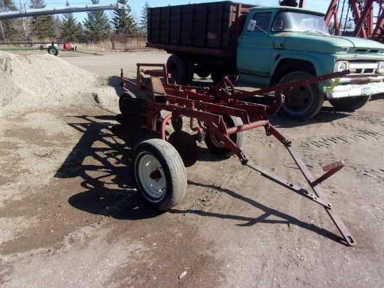 4-14" IHC P.T. HYD. PLOW, coulters