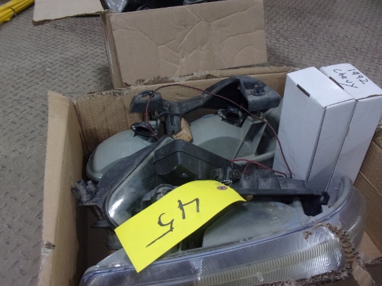 BOX MISC TRACTOR LIGHTS & 2001 CHEV PU LAMPS