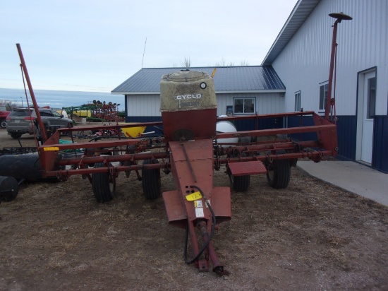 6 - 30" IHC CYCLO PLANTER, markers, soybean, corn, sugar beet & sunflower drums