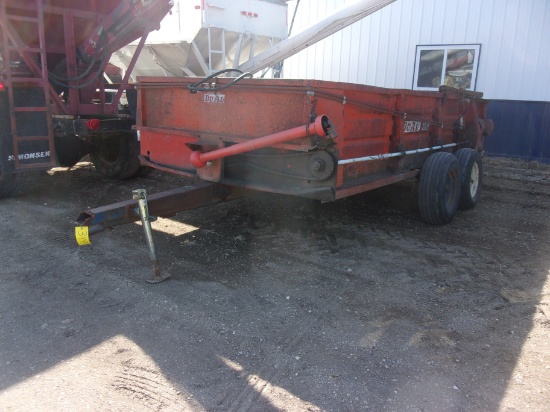 DUAL 300 TANDEM AXLE MANURE SPREADER, 540, slop gate, newer floor & chain