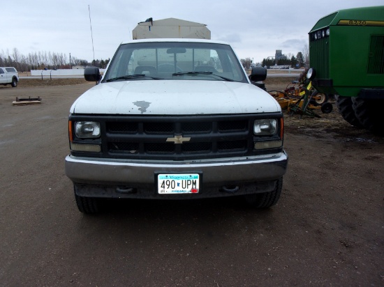1992 CHEV 3/4 T. REG. CAB LONG BOX 4WD,V8 gas, 5sp. manual, serv. tank & tool box, prior salvage