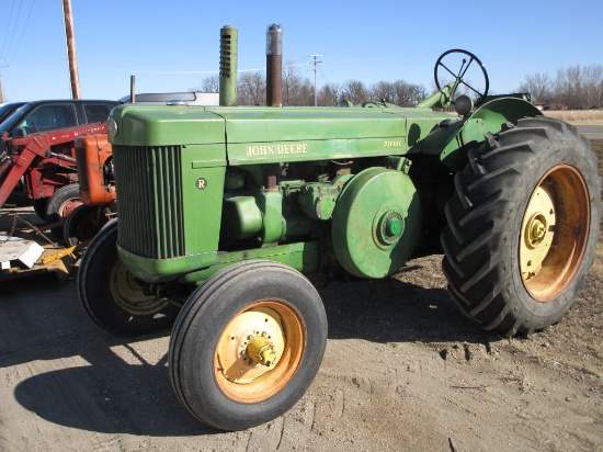 1951 JOHN DEERE R, ENGINES RUNS GOOD, REAR TIRES 80%