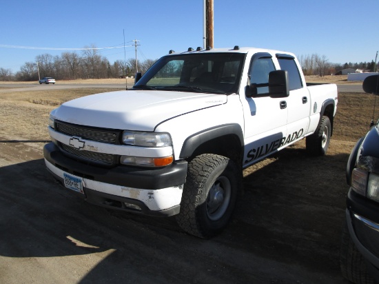 2001 CHEVY SILVERADO 2500 HD CREW CAB 4X4, 6.0 GAS, LEATHER, HEATED FRT SEATS,RUNS GOOD