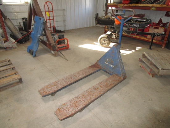BLUE GIANT 5,000 LB. HYD. PALLET JACK, works good