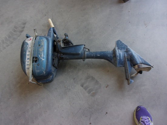 EVINRUD LIGHTING 3 OUTBOARD, runs but needs tuneup