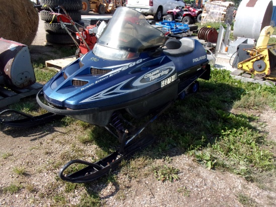 POLARIS 500 SNOWMOBILE, runs