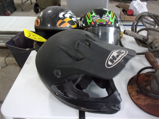 2 - ARCTIC HELMETS 1 - HJC HELMET