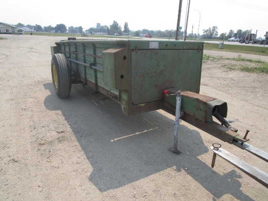 J.D. PTO MANURE SPREADER, single beater, 10.00 x 20" tires