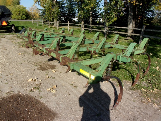 J.D. 3 PT. 1600 20' CHISEL PLOW