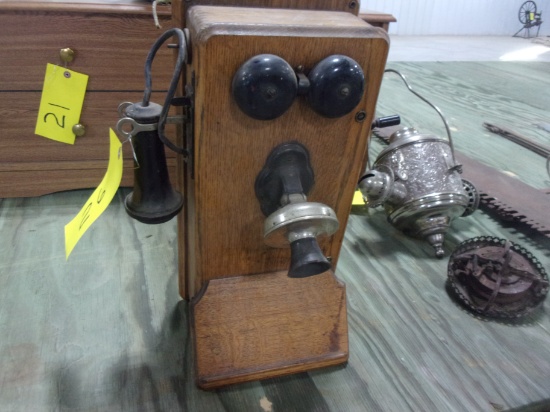 VINTAGE OAK WALL CRANK PHONE ( Stromberg Carlson)