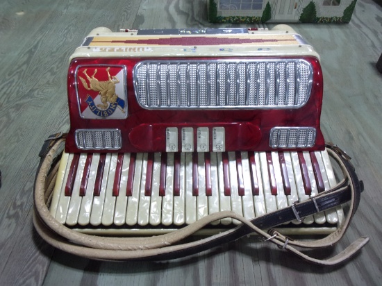 UNITED NOBILITY ACCORDION w/ hard case