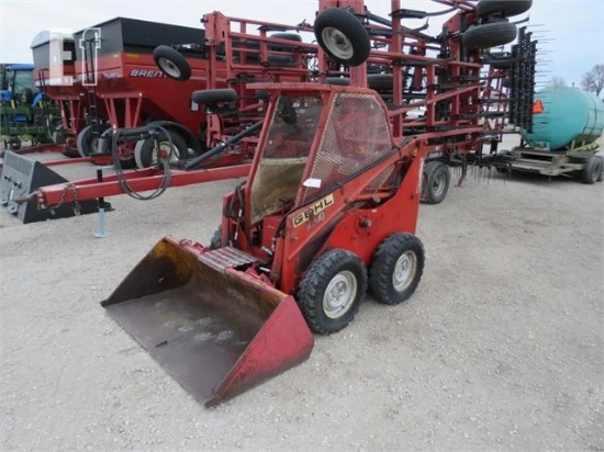 GEHL 2500 GAS SKID LOADER/ w/ Onan Performer 24 motor