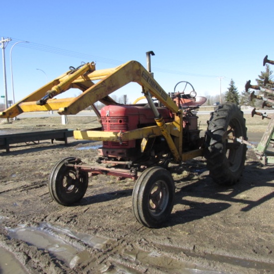 IHC SUPER H w/ 3000  FREEMAN LOADER (no bucket), 12V, new hyd. pump, starter, & alternator,