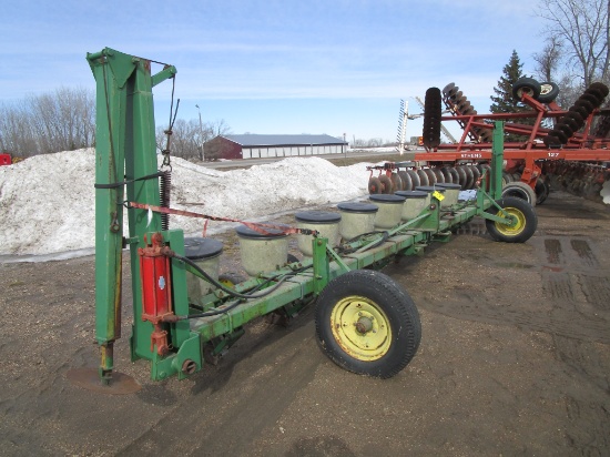 8-30" JOHN DEERE 71 3 PT. FLEX PLANTER, hyd. markers, fiberglass hoppers, corn plates