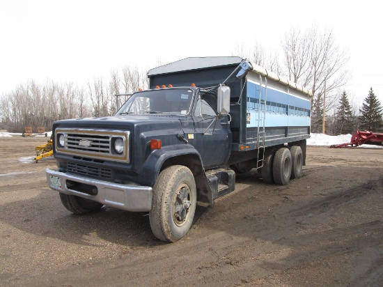 1981 CHEV. 70  TWIN SCREW w/ 18' Strong Box, V-8 gas, 10 spd. Eaton, hyd. brakes, elec. roll tarp,