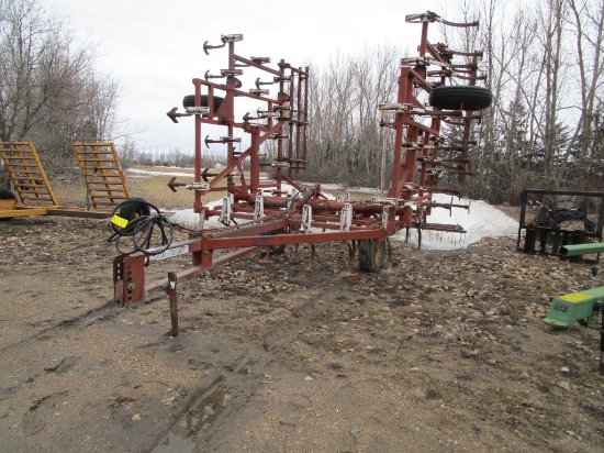 28' WILRICH FIELD CULTIVATOR, wing singles, 3 bar harrow