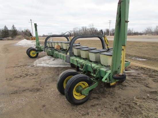 12-20" JOHN DEERE 7100 3 PT. PLATE PLANTER, lift assist, 2 sets plates, markers