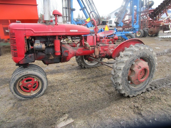 IHC FARMALL B, good tires, hasn't run lately