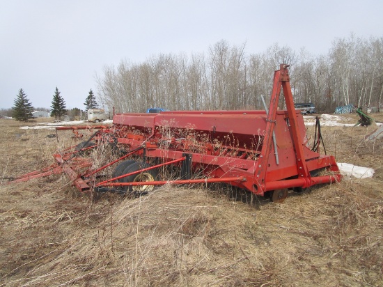 24' IHC 6200 PRESS DRILL w/transport, fert. not used, ph. 320 290-9101