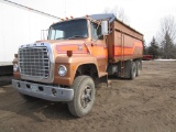 1981 FORD 800VGAS TWIN SCREW w/ 19' BOX, 429, hyd. brakes, Eaton 10 spd., elec. roll tarp, 20