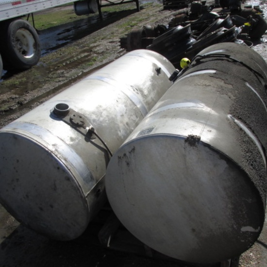 2 Fuel tanks for Semi - from Volvo