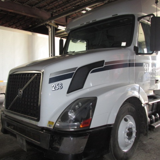 2012 Volvo Sleeper Semi, Cummins ISX Motor with 10 speed transmission.