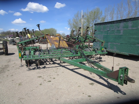 24' JOHN DEERE 960 FIELD CULT. w/ 3 bar harrow, 6 " knock ons