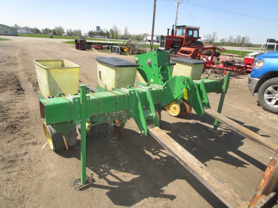 4-30" JOHN DEERE  7000 3 PT. PLANTER w/ a few parts ground drive needs to be attached