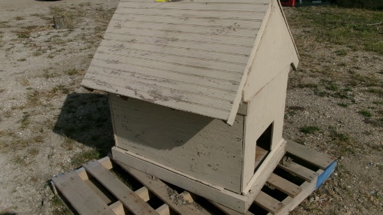 DOG HOUSE