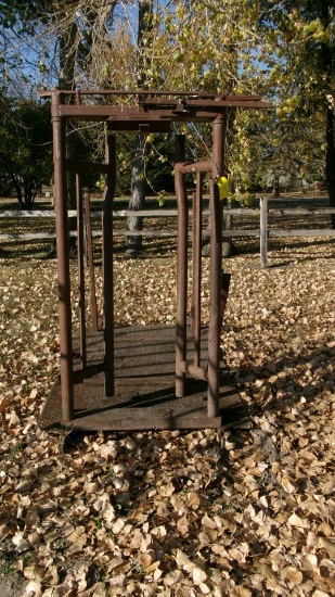 HEADGATE w / frame & floor