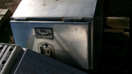 24" SADDLE BOX ALUMINUM TOOL BOX