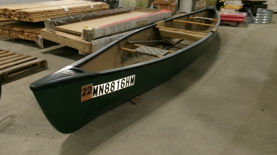 16' OLD TOWN DISCOVER CANOE w/ paddles