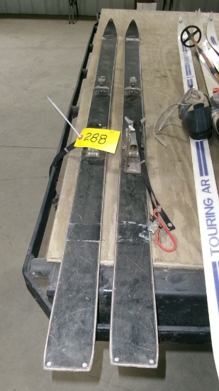 OLD HART SET OF DOWN HILL SKIS
