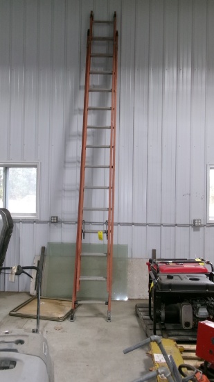 28' FIBER GLASS EXTENSION LADDER