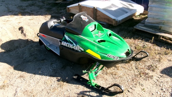 2009 Z 120 ARCTIC CAT SNOW MOBILE, ruuns ok, needs brakes  extra clutch sprockets here, ph. 686-6269
