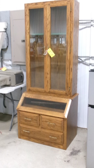 30" HAND CRAFTED OAK 6 GUN  CABINET w/ 4 drawer base, very nice