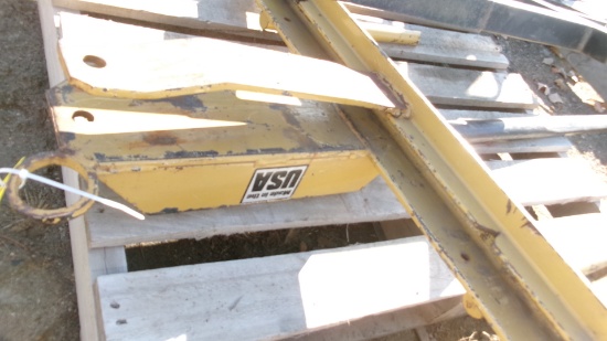 KING KUTTER BUCKET ATTACHED  BALE SPEAR