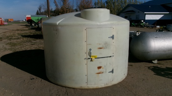 1,000 GALLON POLY WATER TANK REPURPOSED TO STORAGE CONTAINER, CALF HUTCH OR ??