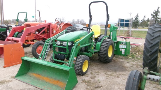 2011 JOHN DEERE 2720 MFWD, w/ 200X LOADER,  31 H.P., open station,  hydro, single hyd., 3 pt.,