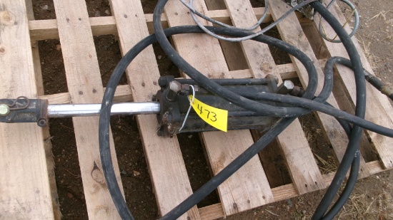 4" X 8" HYDRAULIC CYLINDER w/ hoses