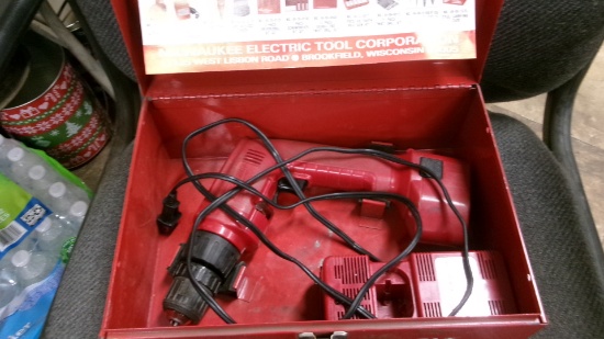 3/8" MILWAUKEE CORDLESS DRIVER/DRILL w/charger-one good battery