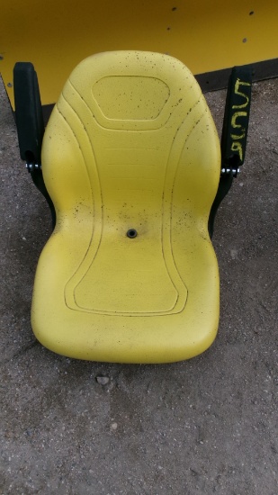 TRACTOR SEAT