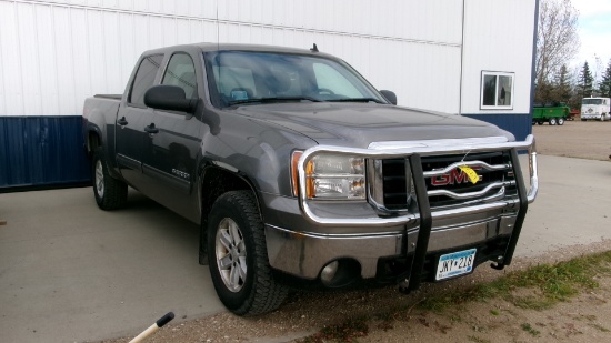 2008 GMC 1/2 T. CREW CAB SHORT BOX 4WD, 5.3,  auto., box cover, brush guard, 156,000 miles,