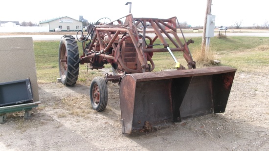 1953  IHC SUPER C WIDE FRONT w / IHC LOADER, new battery,  runs but needs tuneup &