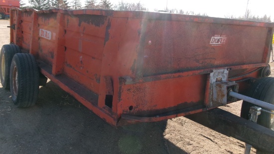 DUAL 600 TANDEM AXLE MANURE SPREADER, poly liner, single beater, 540 pto, ph. 686-3662