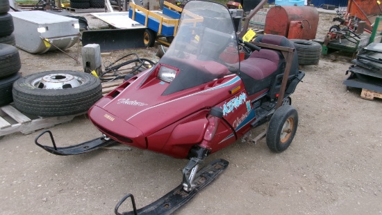 1991 YAMAHA VENTURE SNOWMOBILE, 488 twin oil injected, independent susp., elec. start, long track,