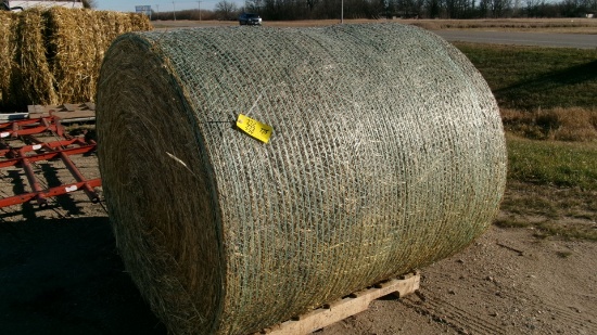 34-1200# ROUND BALES OF GREEN OATS HAY, net wrapped, 5' x 62", tested, Plummer Mn. (bid x 34)