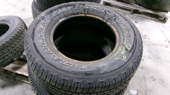 GOODYEAR WRANGLER 265 / 70R / 17"